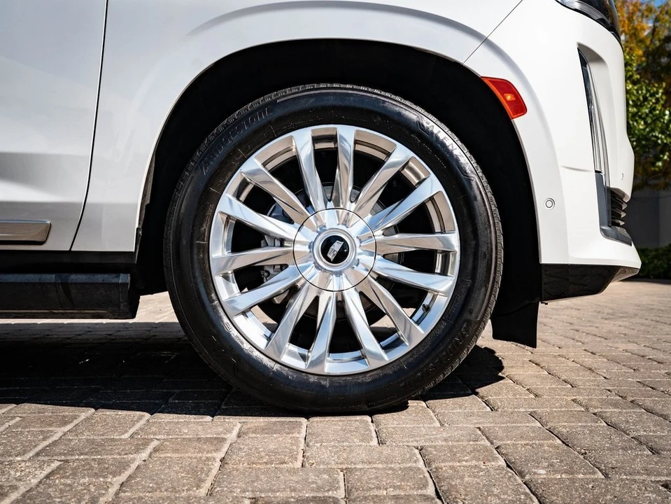 2022 Cadillac Escalade 5th Gen - Image 13 of 21