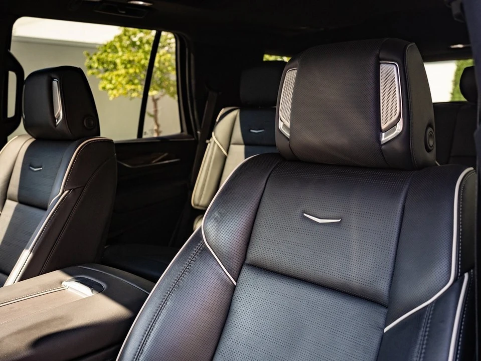 2022 Cadillac Escalade 5th Gen - Image 18 of 21