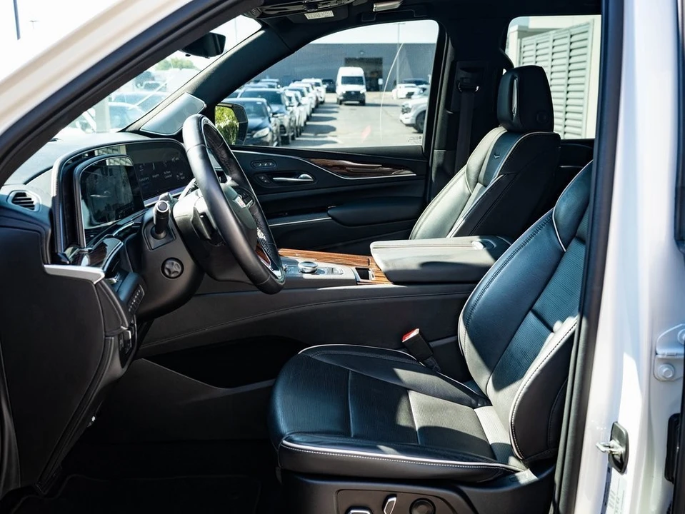 2022 Cadillac Escalade 5th Gen - Image 17 of 21