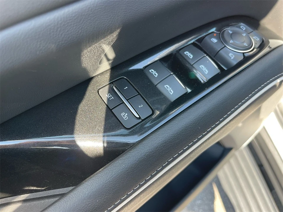 2022 Cadillac Escalade 5th Gen - Image 11 of 12