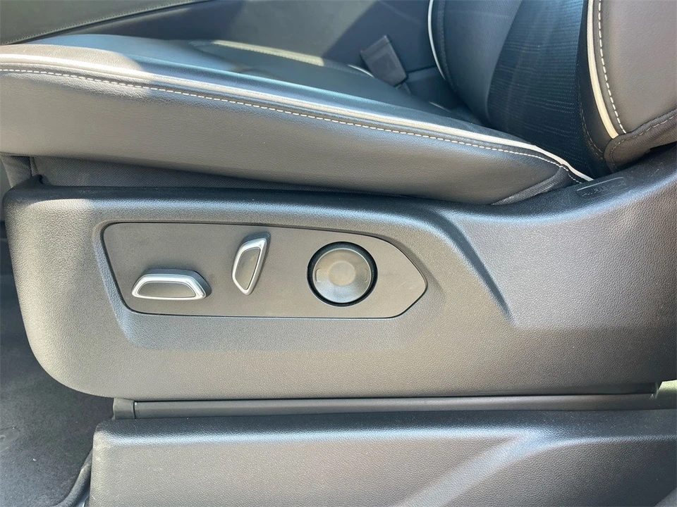 2022 Cadillac Escalade 5th Gen - Image 10 of 12