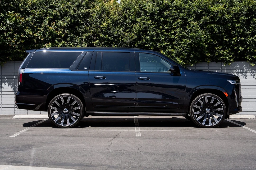 2022 Cadillac Escalade 5th Gen - Image 8 of 21