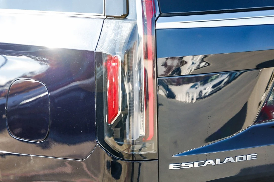 2022 Cadillac Escalade 5th Gen - Image 8 of 12