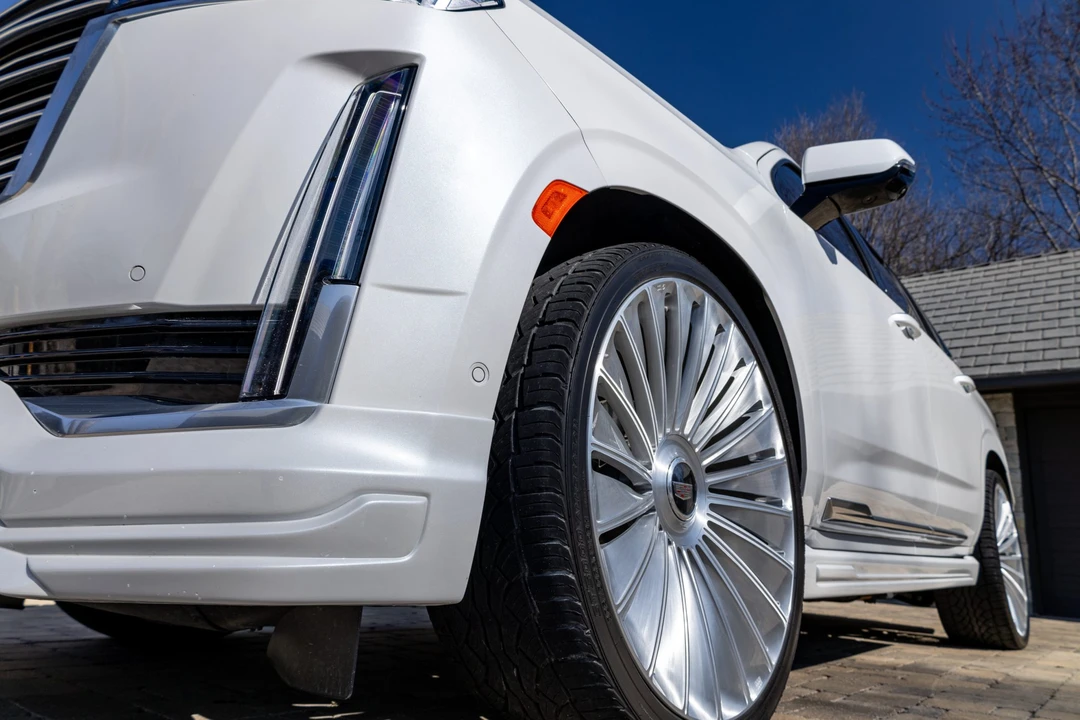 2022 Cadillac Escalade 5th Gen - Image 23 of 31