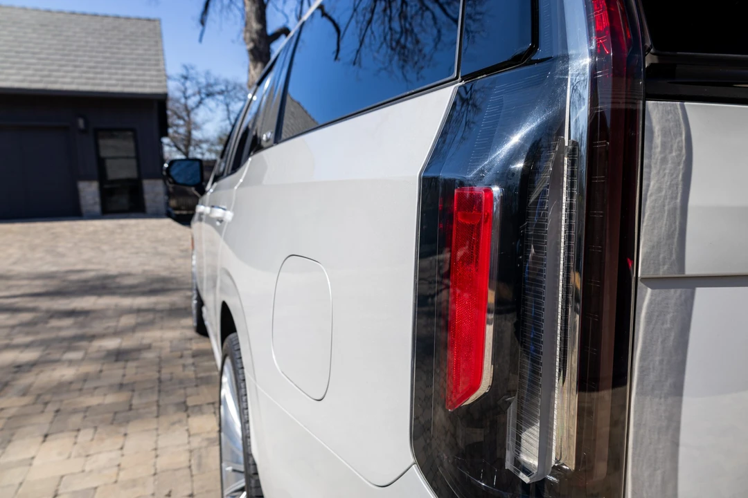 2022 Cadillac Escalade 5th Gen - Image 30 of 31