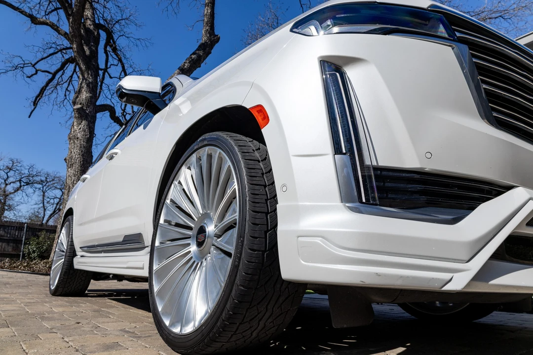 2022 Cadillac Escalade 5th Gen - Image 15 of 31