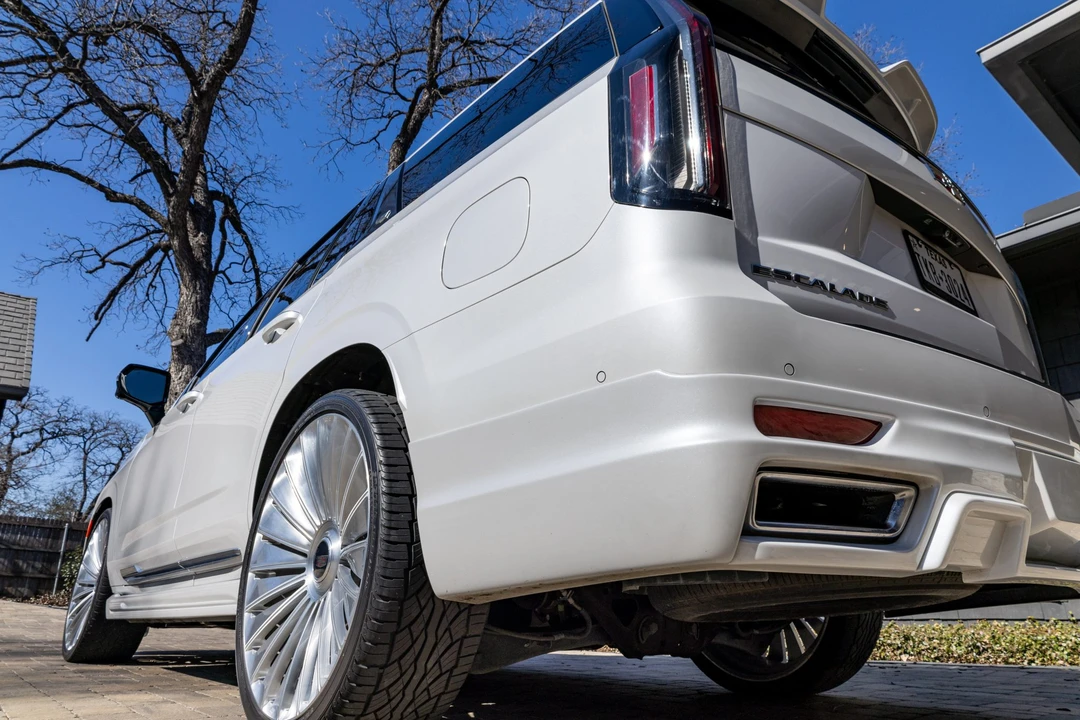 2022 Cadillac Escalade 5th Gen - Image 29 of 31