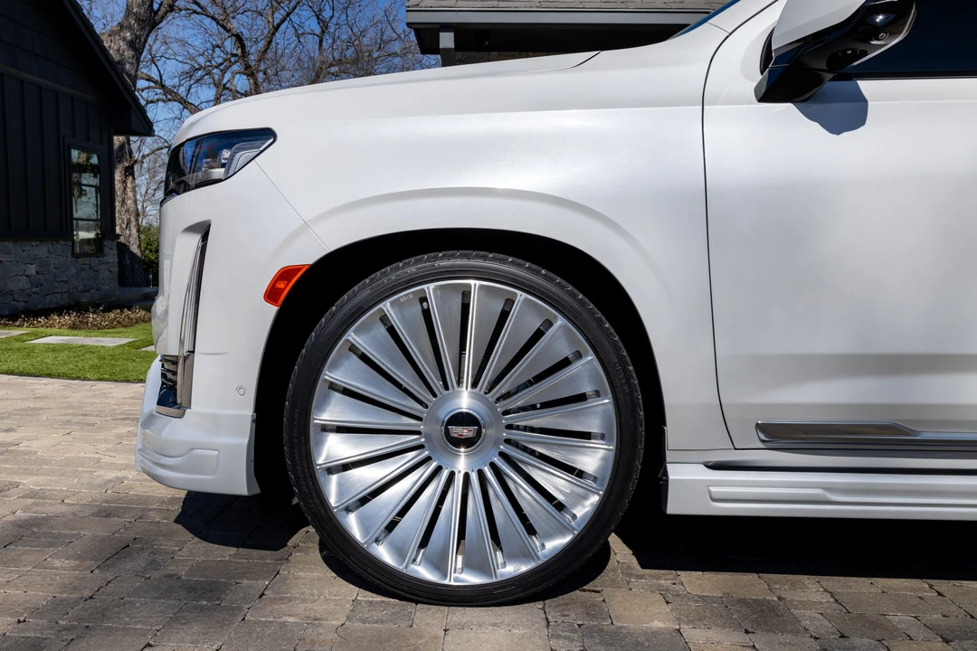 2022 Cadillac Escalade 5th Gen - Image 24 of 31