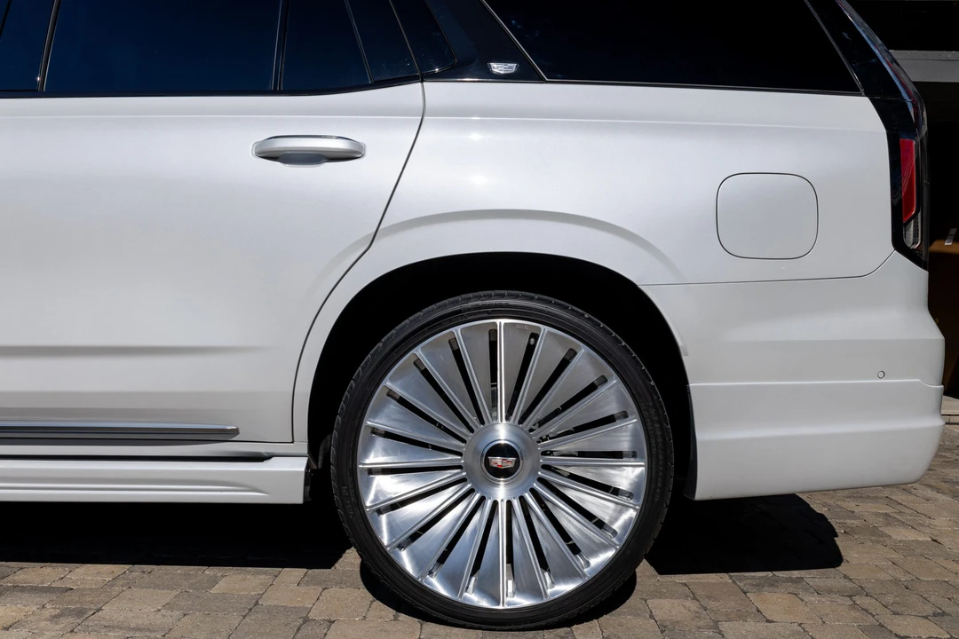 2022 Cadillac Escalade 5th Gen - Image 26 of 31
