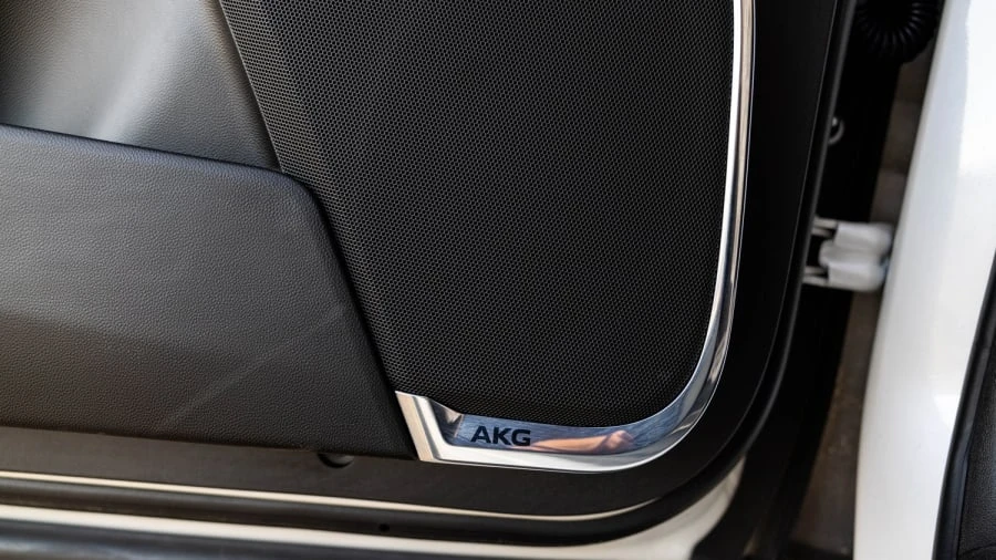 2022 Cadillac Escalade 5th Gen - Image 15 of 18