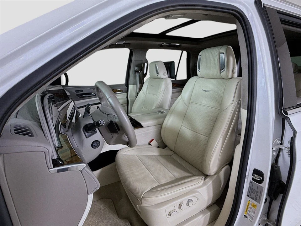 2022 Cadillac Escalade 5th Gen - Image 11 of 12