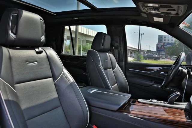 2022 Cadillac Escalade 5th Gen - Image 17 of 21