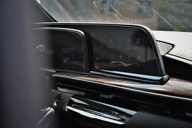 2022 Cadillac Escalade 5th Gen - Image 13 of 21