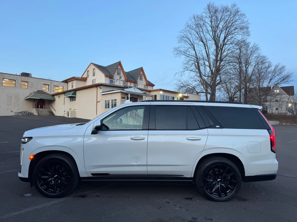 2022 Cadillac Escalade 5th Gen - Image 9 of 21