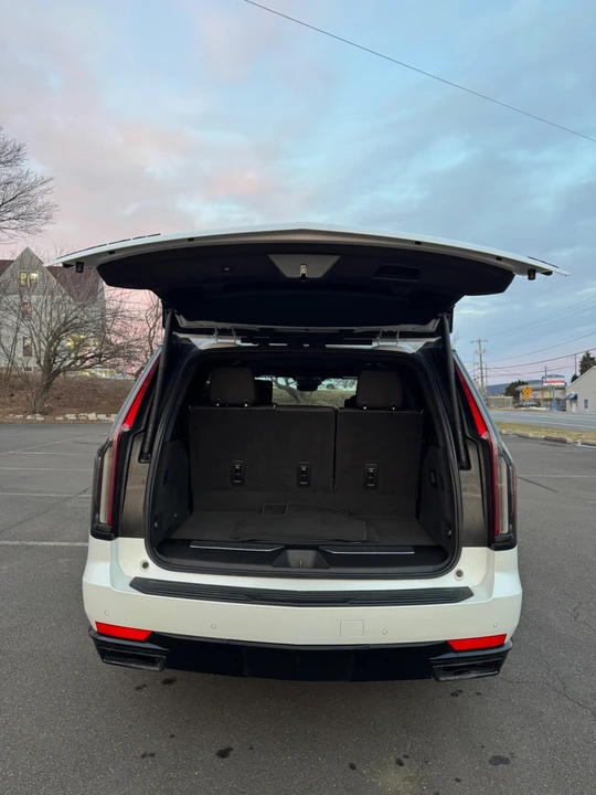 2022 Cadillac Escalade 5th Gen - Image 10 of 21