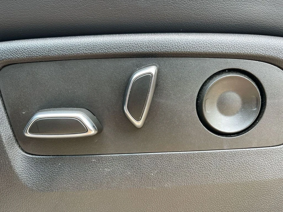 2022 Cadillac Escalade 5th Gen - Image 10 of 12