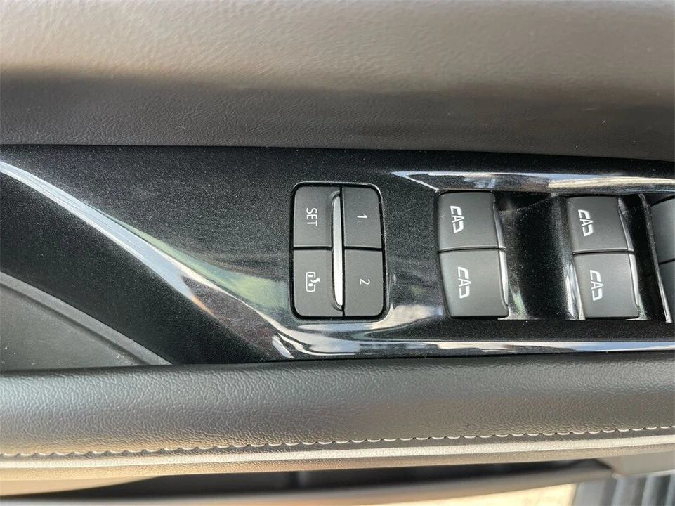 2022 Cadillac Escalade 5th Gen - Image 11 of 12