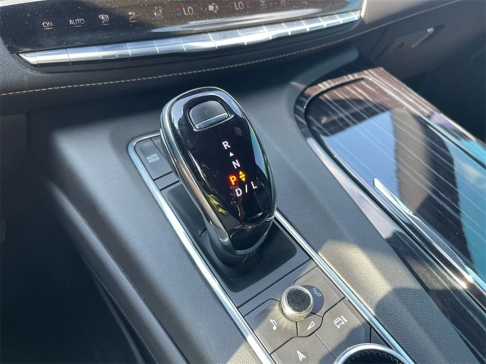 2022 Cadillac Escalade 5th Gen - Image 19 of 21