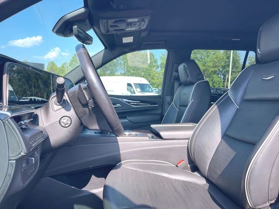 2022 Cadillac Escalade 5th Gen - Image 9 of 12