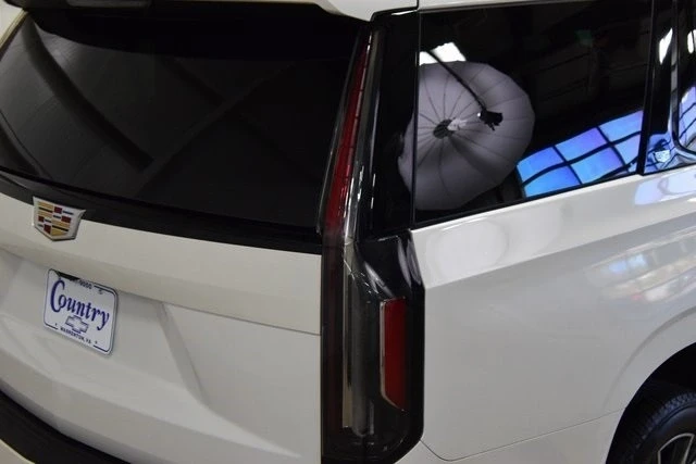 2022 Cadillac Escalade 5th Gen - Image 19 of 21