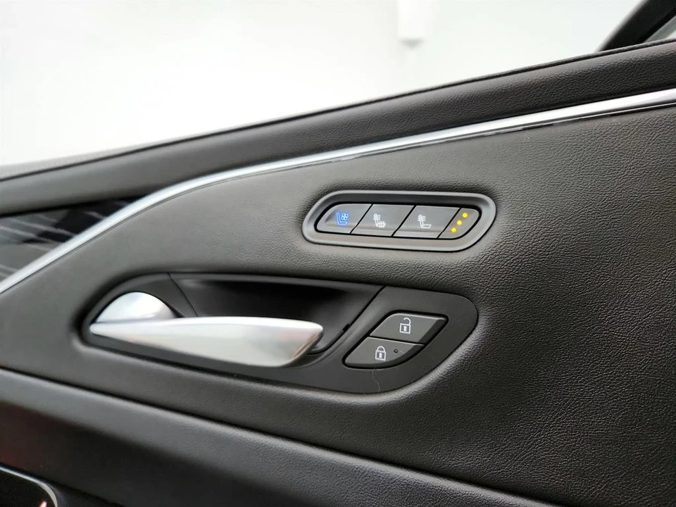 2022 Cadillac Escalade 5th Gen - Image 17 of 21