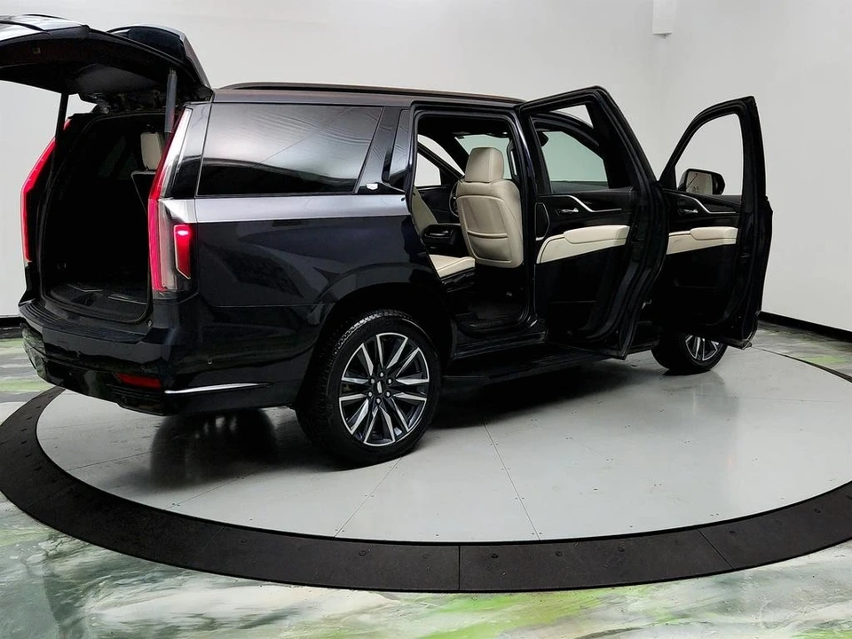 2022 Cadillac Escalade 5th Gen - Image 11 of 21