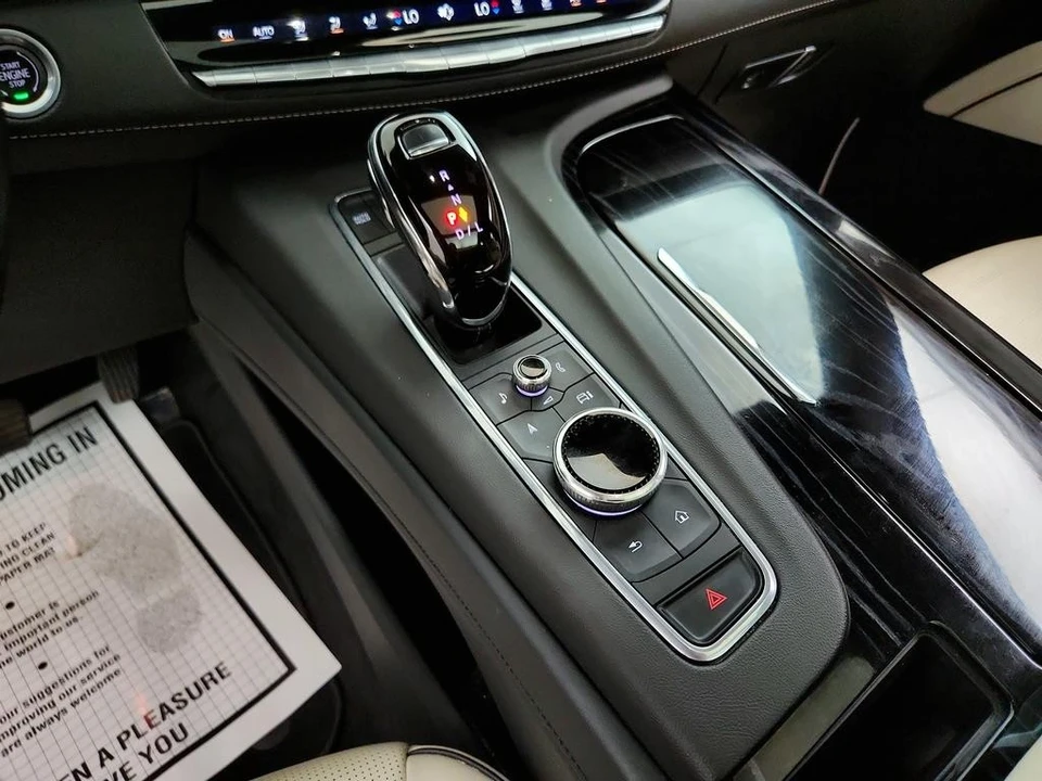 2022 Cadillac Escalade 5th Gen - Image 19 of 21