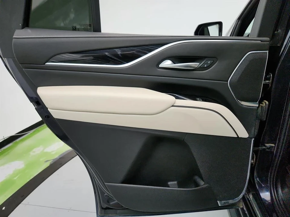 2022 Cadillac Escalade 5th Gen - Image 19 of 21