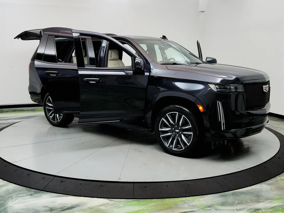2022 Cadillac Escalade 5th Gen - Image 10 of 12