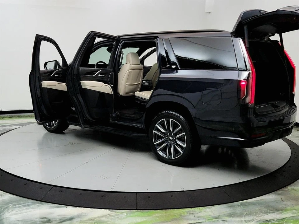 2022 Cadillac Escalade 5th Gen - Image 12 of 21