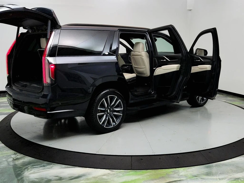 2022 Cadillac Escalade 5th Gen - Image 11 of 12