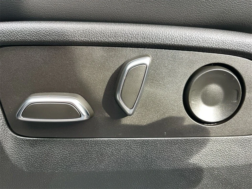 2022 Cadillac Escalade 5th Gen - Image 10 of 12
