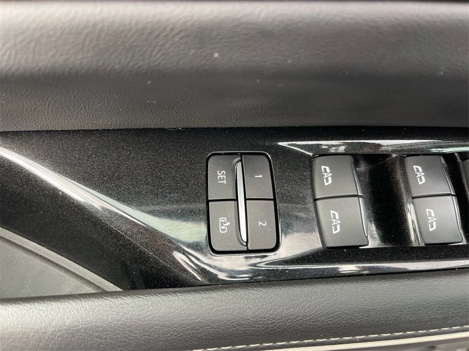 2022 Cadillac Escalade 5th Gen - Image 11 of 12
