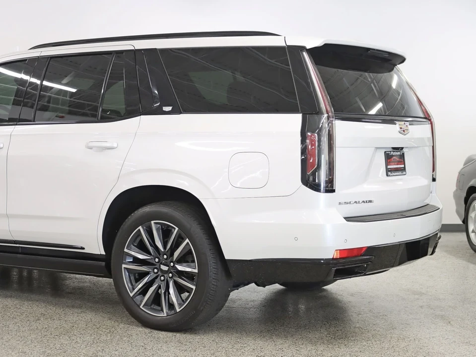 2022 Cadillac Escalade 5th Gen - Image 10 of 21