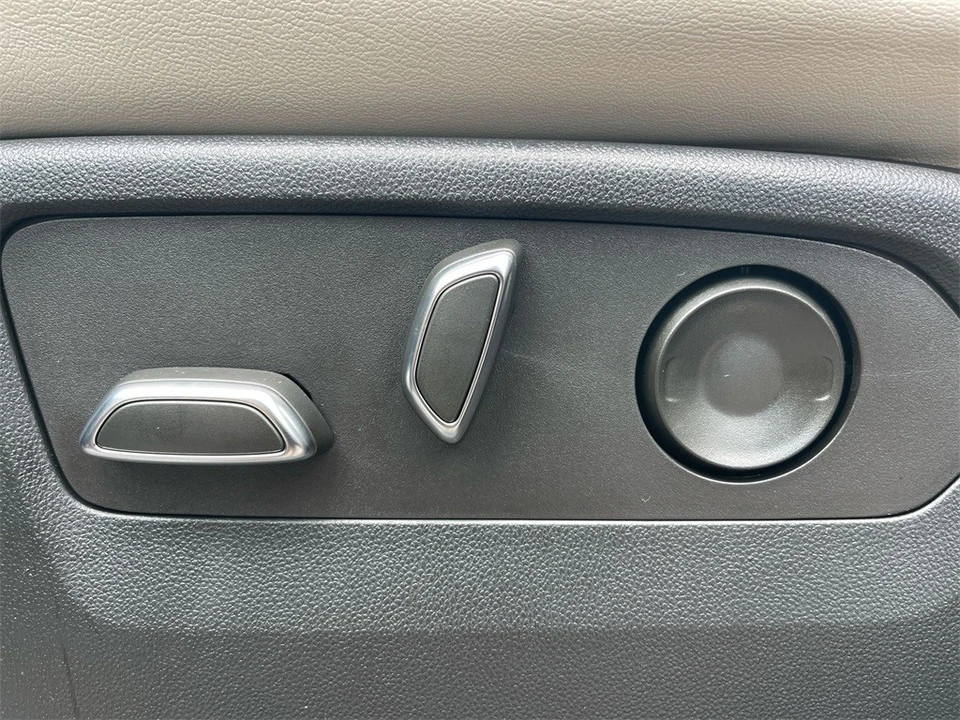 2022 Cadillac Escalade 5th Gen - Image 10 of 12