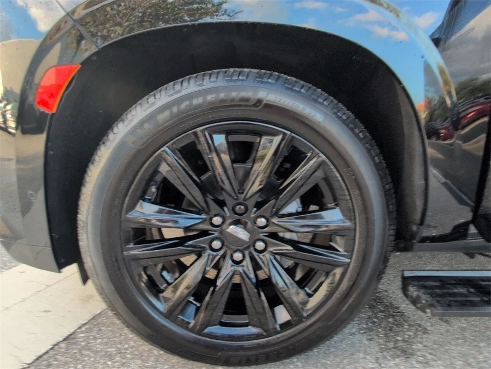 2022 Cadillac Escalade 5th Gen - Image 18 of 21