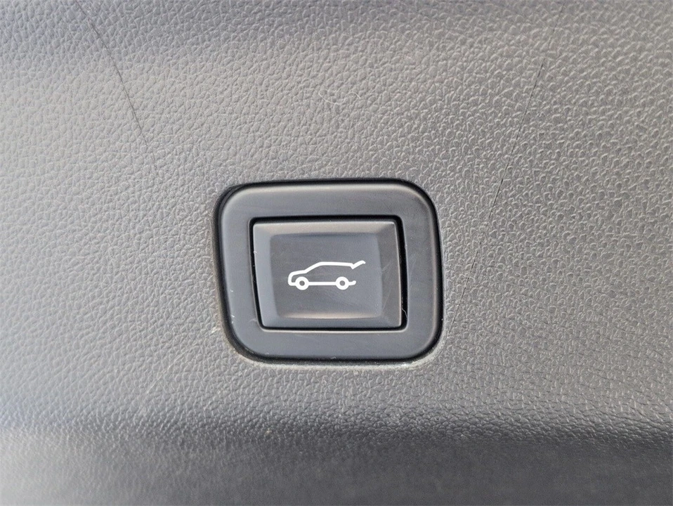 2022 Cadillac Escalade 5th Gen - Image 11 of 21