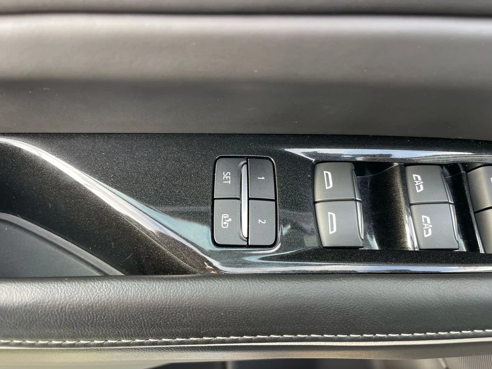 2022 Cadillac Escalade 5th Gen - Image 10 of 12