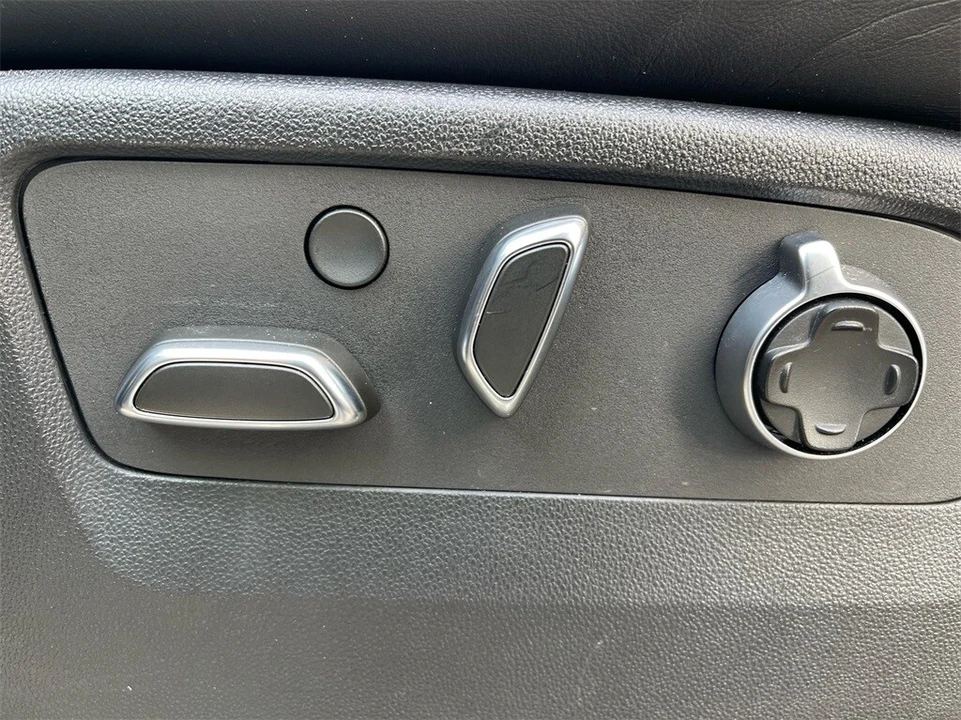 2022 Cadillac Escalade 5th Gen - Image 9 of 12