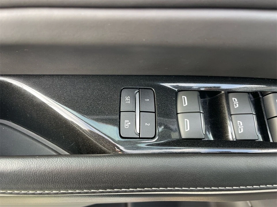 2022 Cadillac Escalade 5th Gen - Image 10 of 12