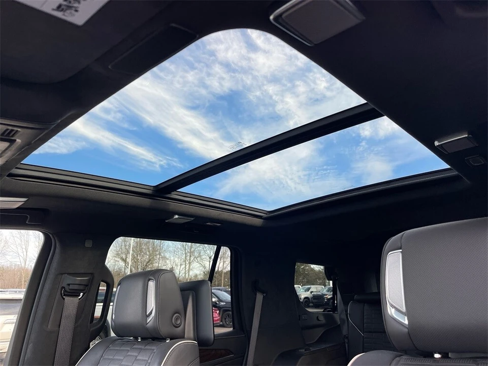 2022 Cadillac Escalade 5th Gen - Image 11 of 12