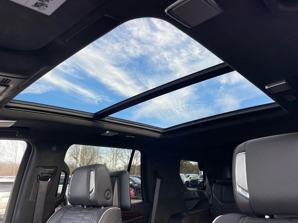 2022 Cadillac Escalade 5th Gen - Image 11 of 12