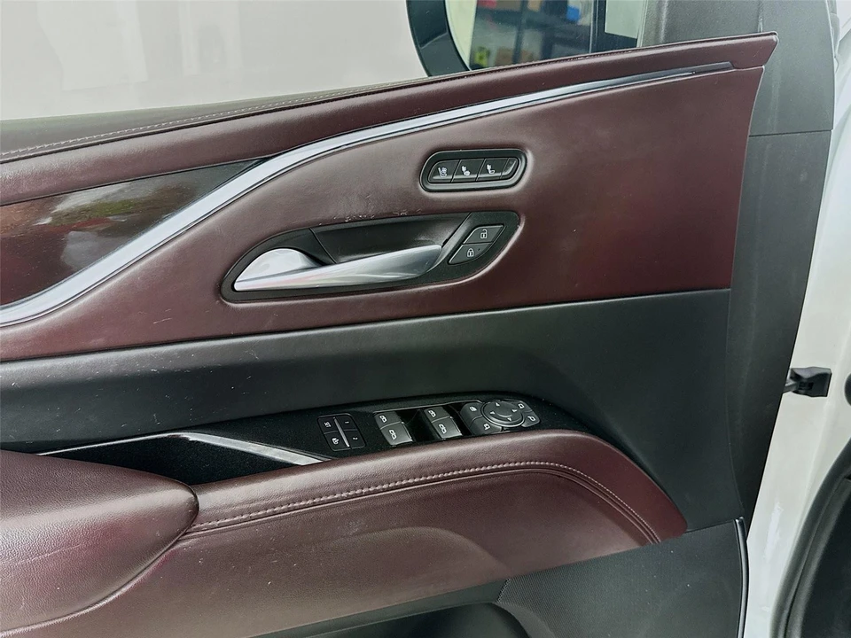 2022 Cadillac Escalade 5th Gen - Image 17 of 21