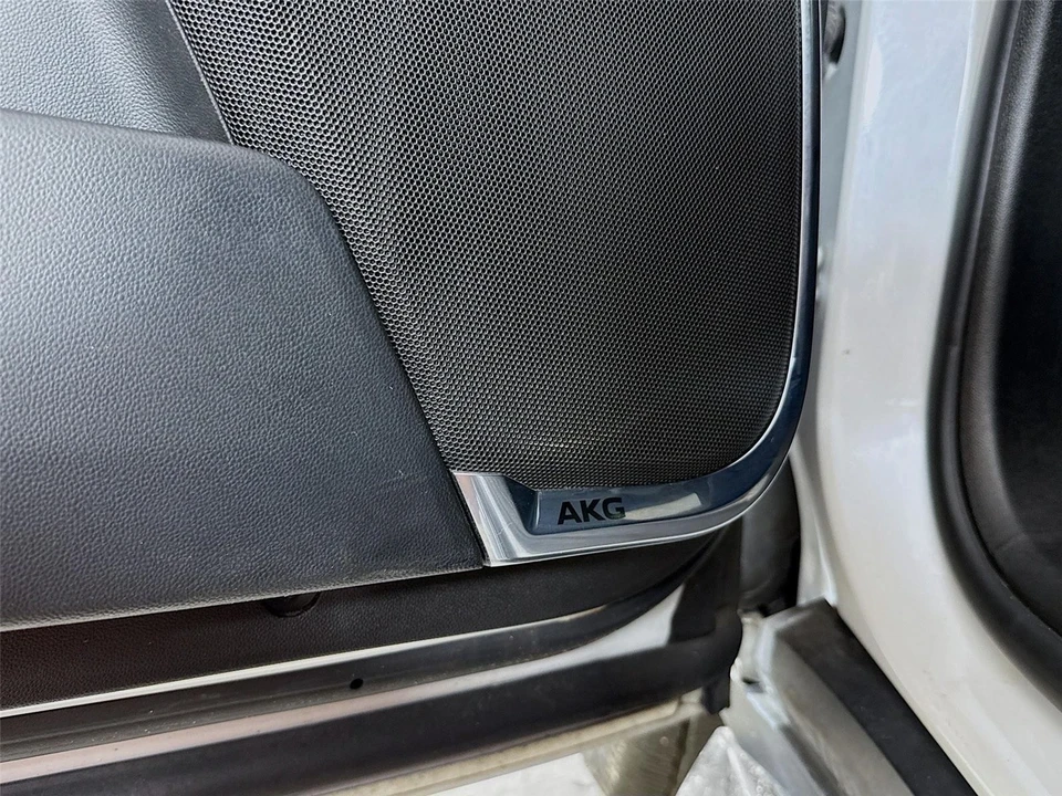 2022 Cadillac Escalade 5th Gen - Image 10 of 15