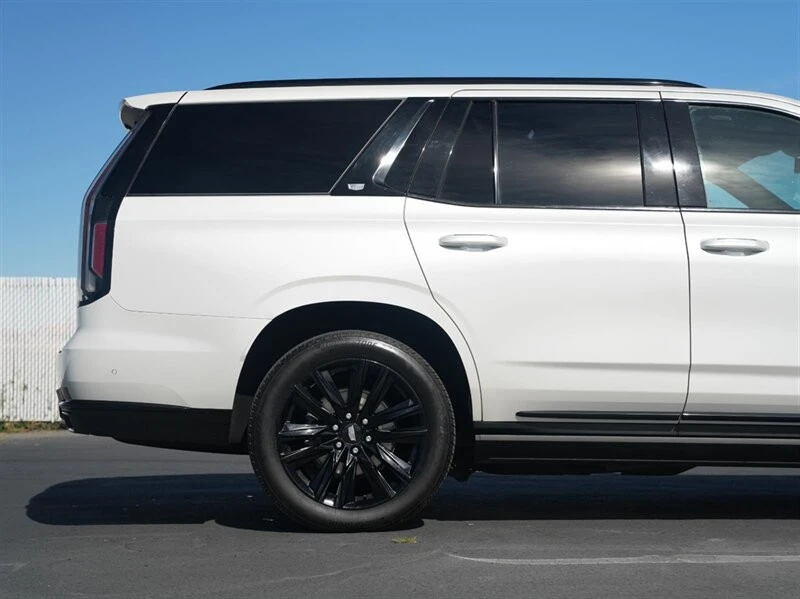 2022 Cadillac Escalade 5th Gen - Image 9 of 21