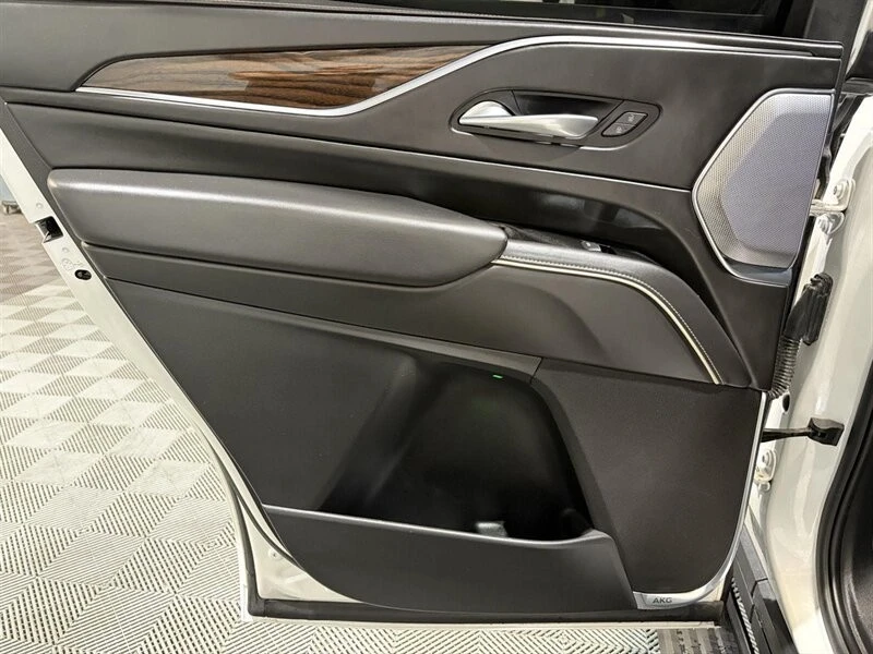 2022 Cadillac Escalade 5th Gen - Image 19 of 21