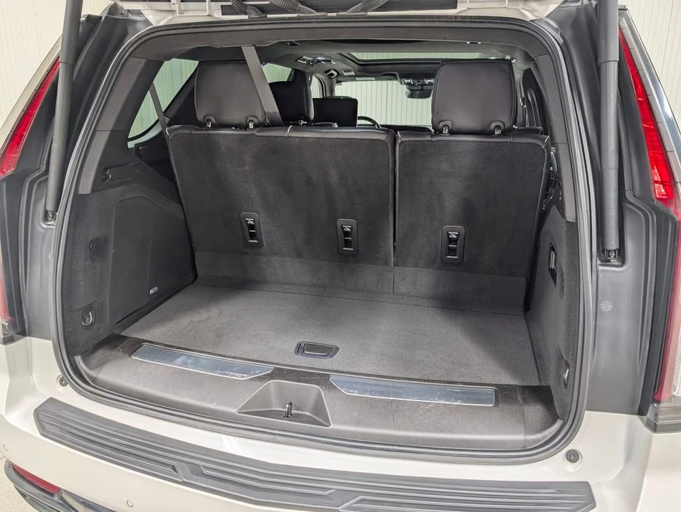 2022 Cadillac Escalade 5th Gen - Image 9 of 13