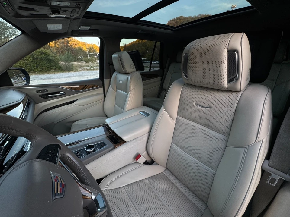 2022 Cadillac Escalade 5th Gen - Image 11 of 12