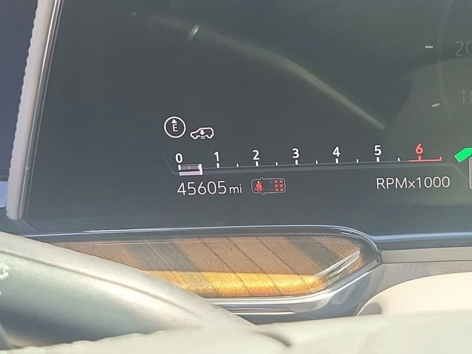 2022 Cadillac Escalade 5th Gen - Image 10 of 12
