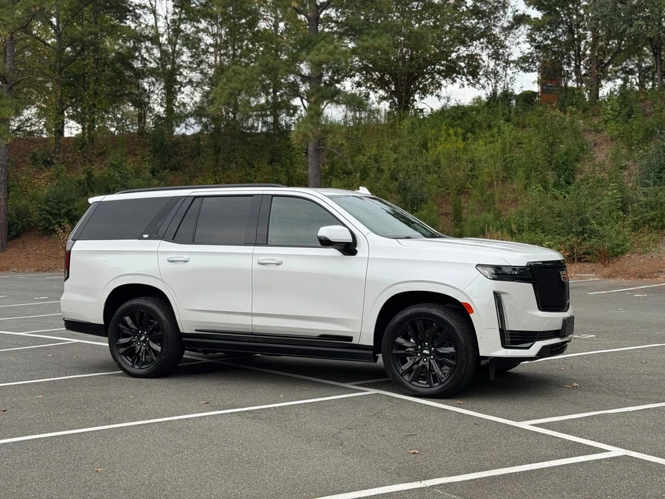 2022 Cadillac Escalade 5th Gen - Image 15 of 21